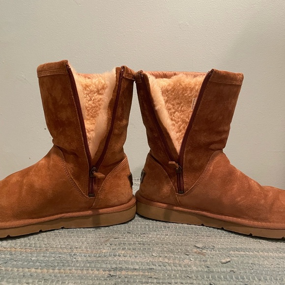 Ugg Womens Roslyn boot. Chestnut. Size 7 - Picture 6 of 8